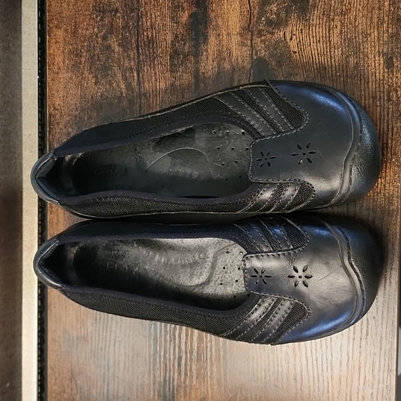 Keen Women Black Leather Flats Shoes Size 8 US 38.5 EU - Picture 2 of 8